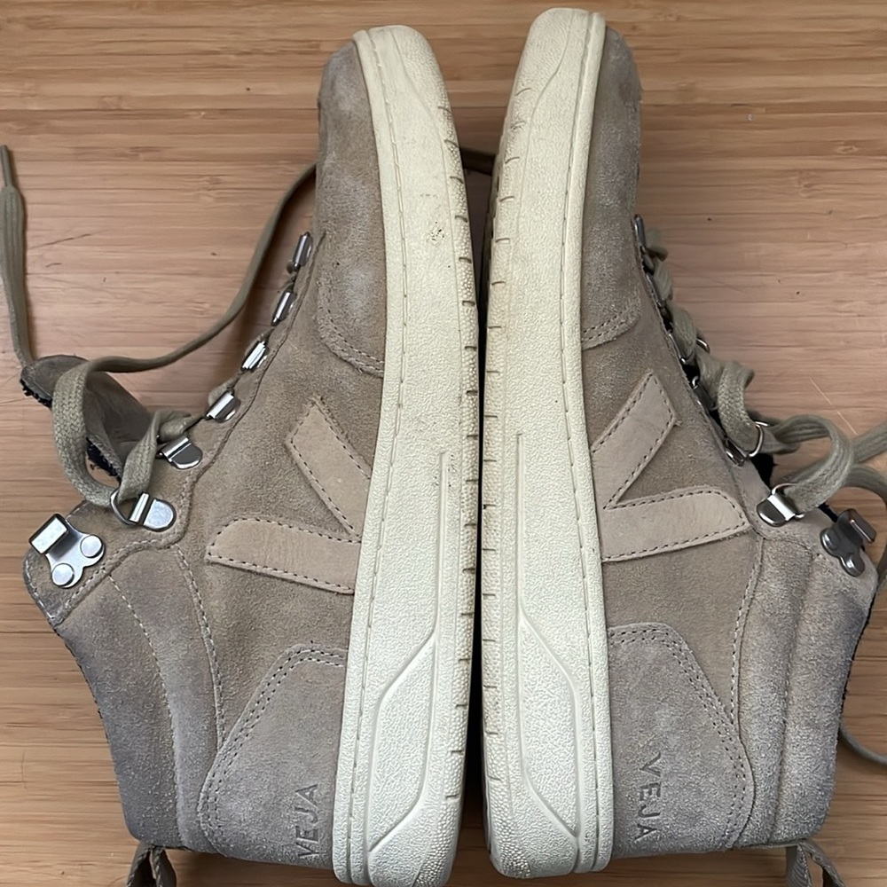 Suede Lace-Up High-top Veja - Tan - Euro 38